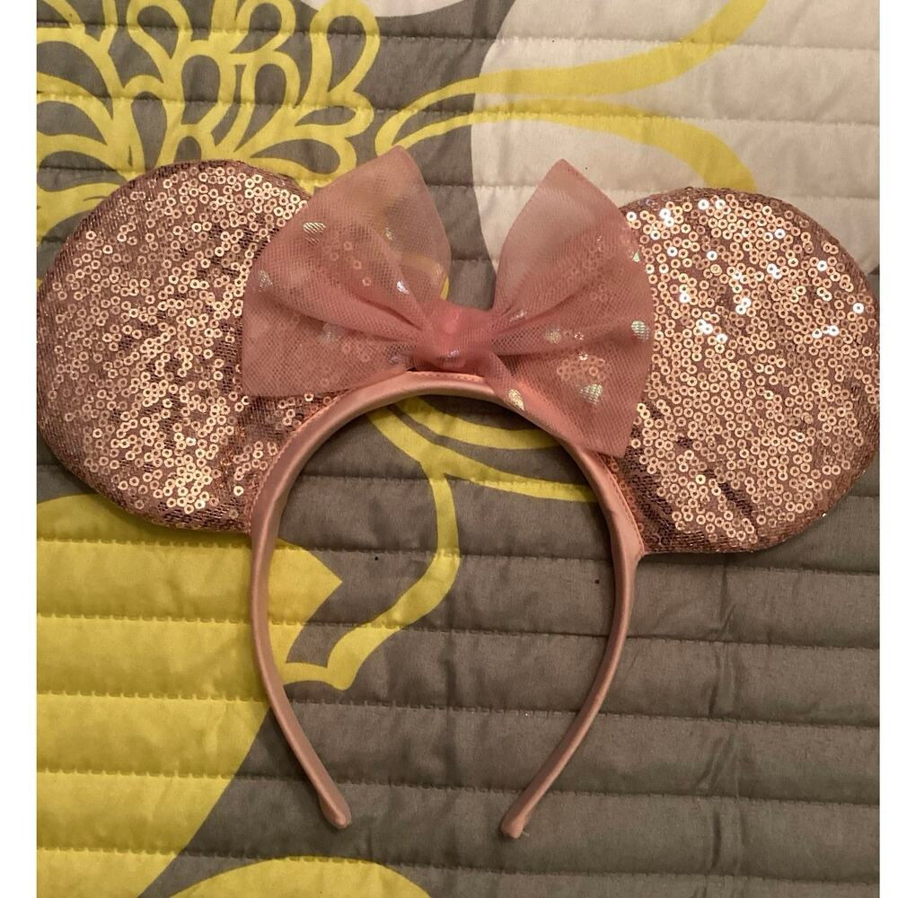 NWOT Disney Minnie Rose Gold sequin ears tule heart bow Lightweight Headband